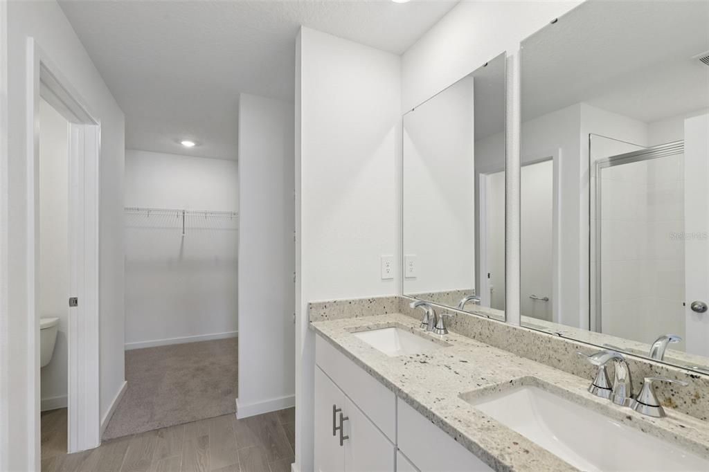 На продажу: $309,990 (4 спален, 2 ванн, 1607 Квадратных фут)