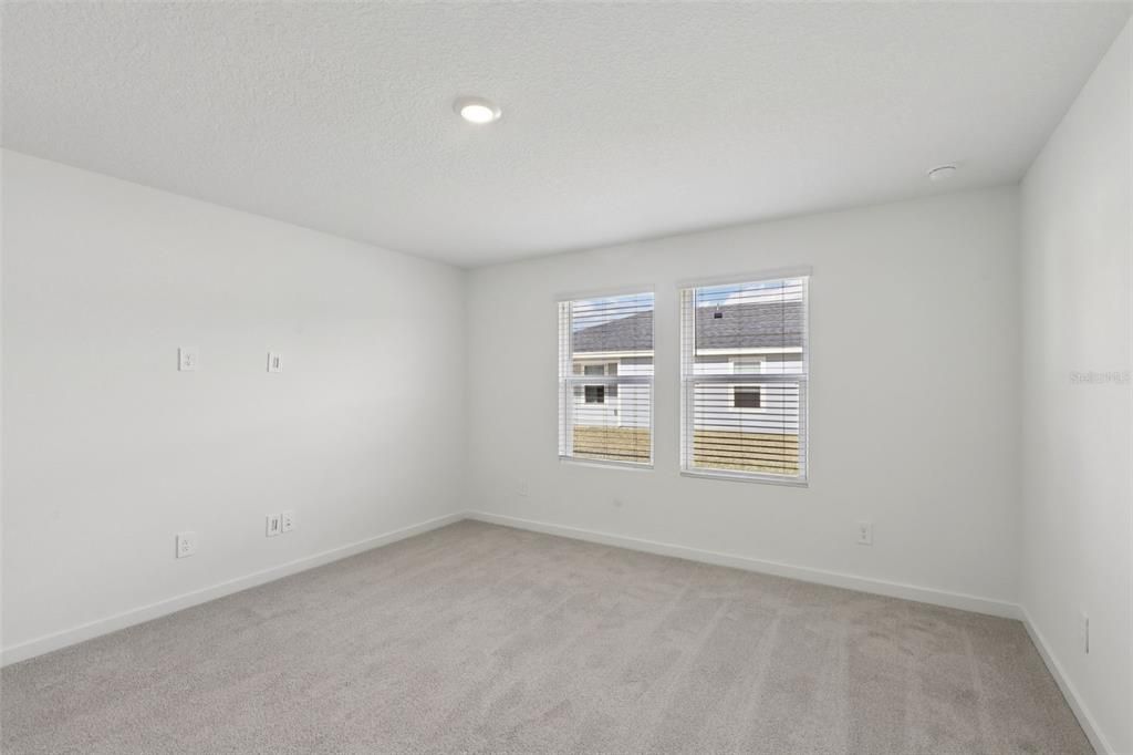 На продажу: $309,990 (4 спален, 2 ванн, 1607 Квадратных фут)