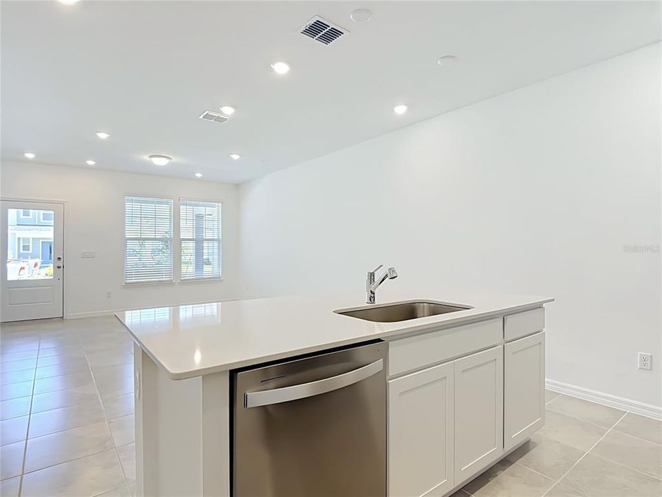 For Rent: $2,500 (3 beds, 2 baths, 1568 Square Feet)