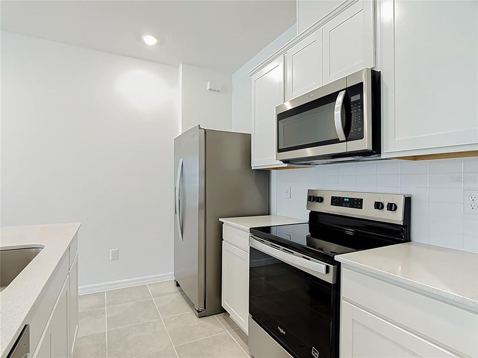 For Rent: $2,500 (3 beds, 2 baths, 1568 Square Feet)