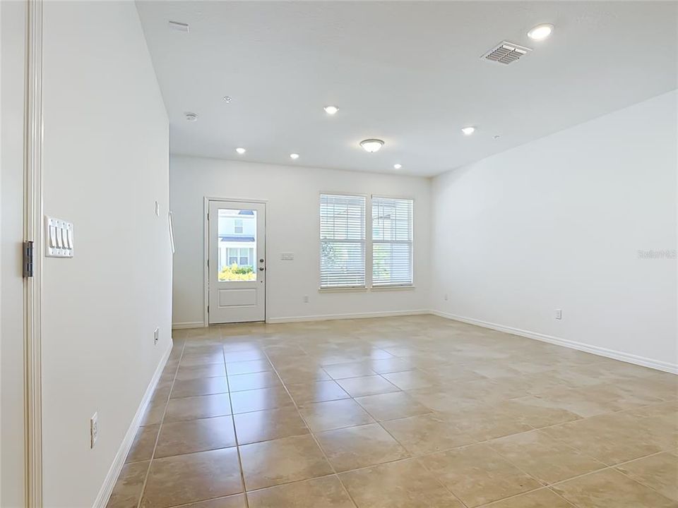 For Rent: $2,500 (3 beds, 2 baths, 1568 Square Feet)