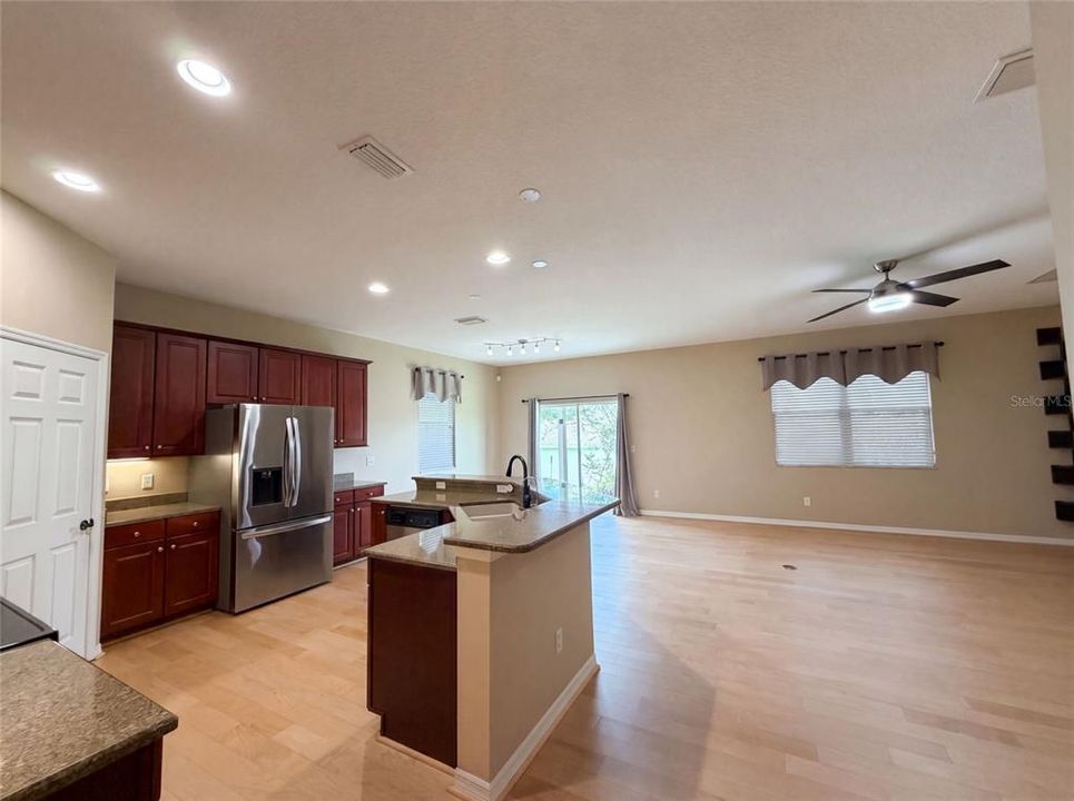 For Sale: $365,000 (4 beds, 3 baths, 2236 Square Feet)