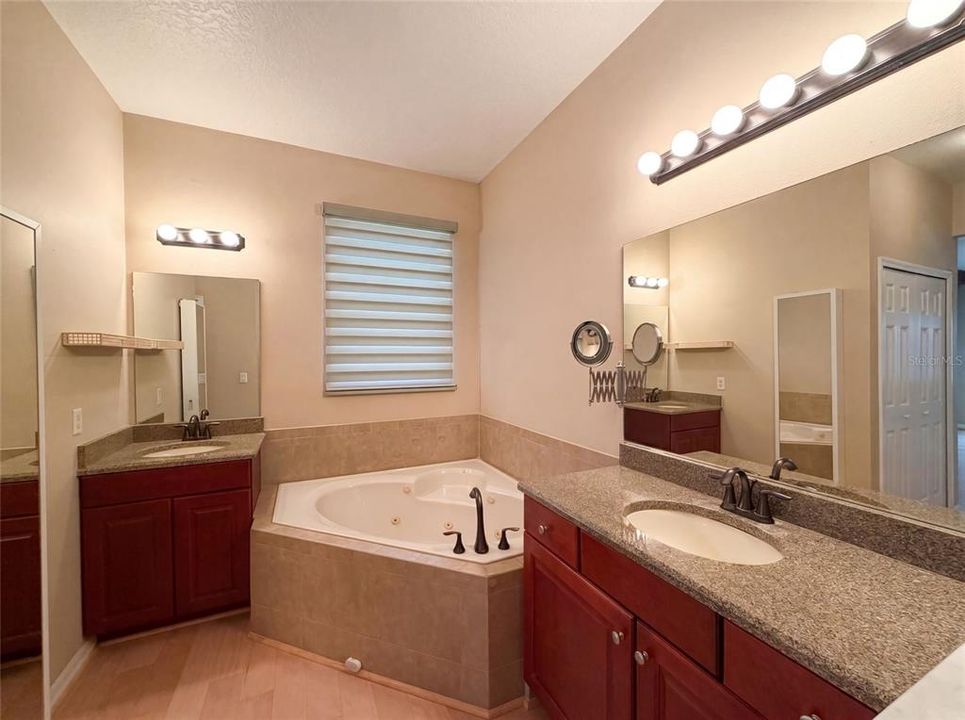 For Sale: $365,000 (4 beds, 3 baths, 2236 Square Feet)