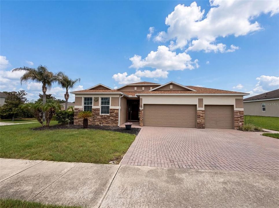 For Sale: $365,000 (4 beds, 3 baths, 2236 Square Feet)