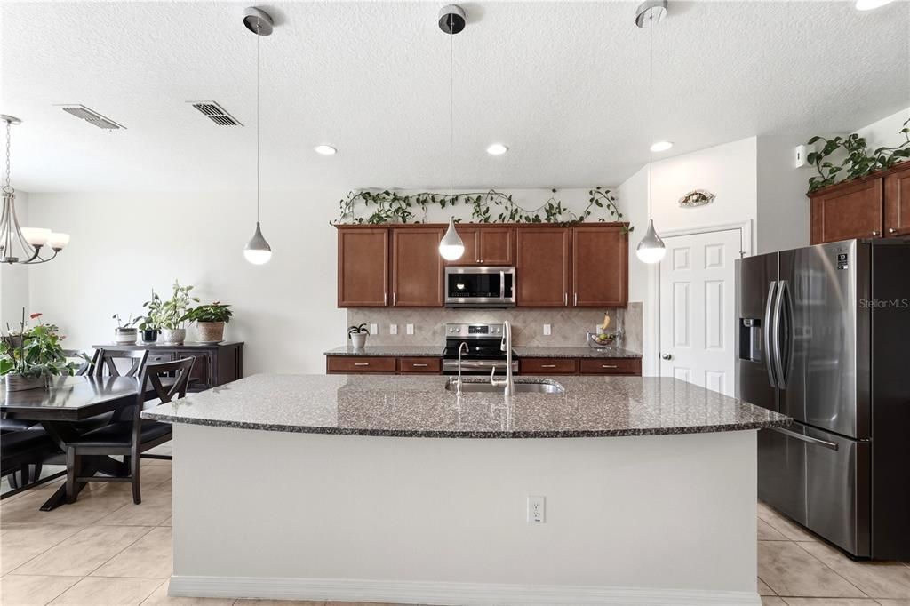 En Venta: $460,000 (4 camas, 3 baños, 2820 Pies cuadrados)