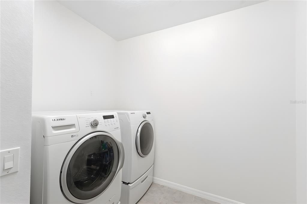 En Venta: $460,000 (4 camas, 3 baños, 2820 Pies cuadrados)