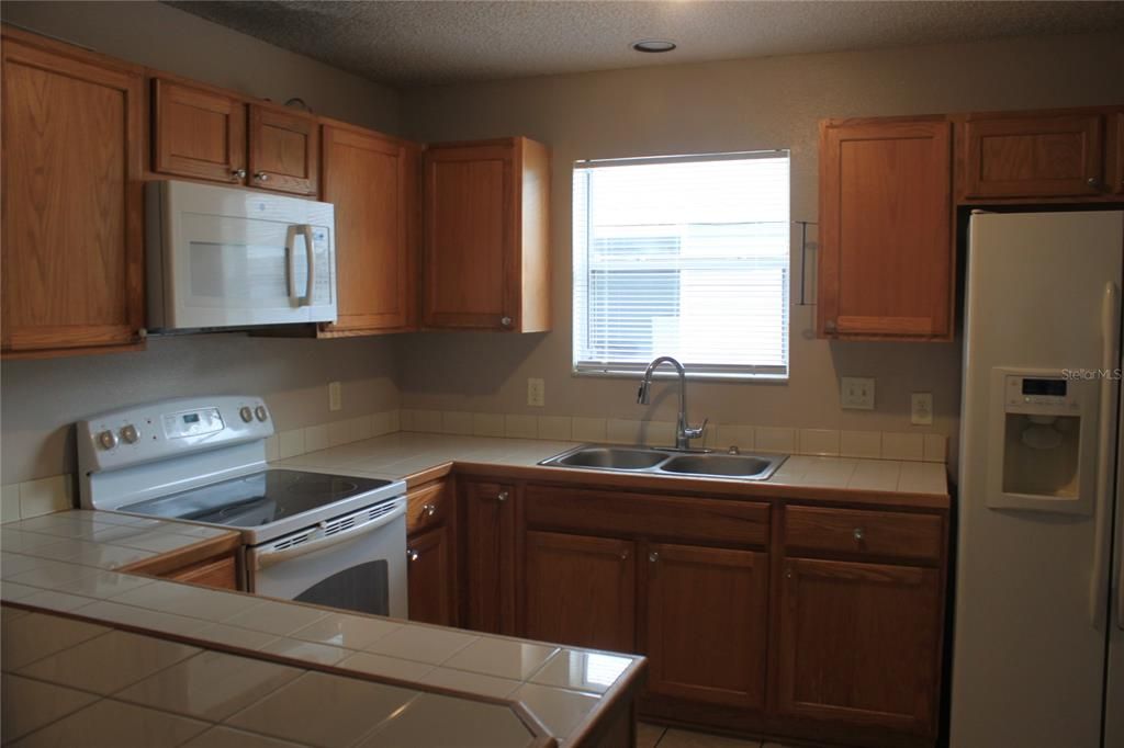 For Rent: $1,695 (3 beds, 1 baths, 1186 Square Feet)