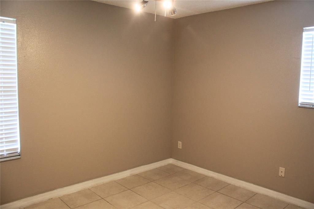 For Rent: $1,695 (3 beds, 1 baths, 1186 Square Feet)