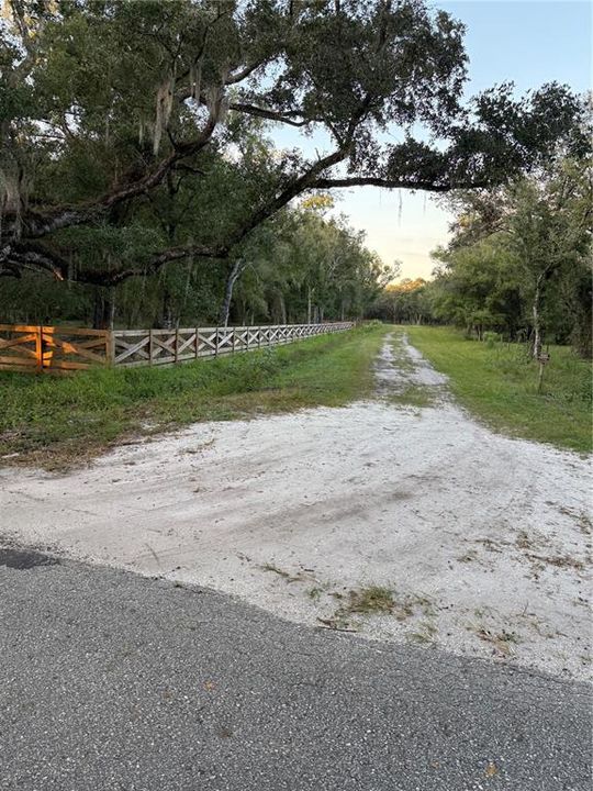 待售: $399,000 (6.63 acres)
