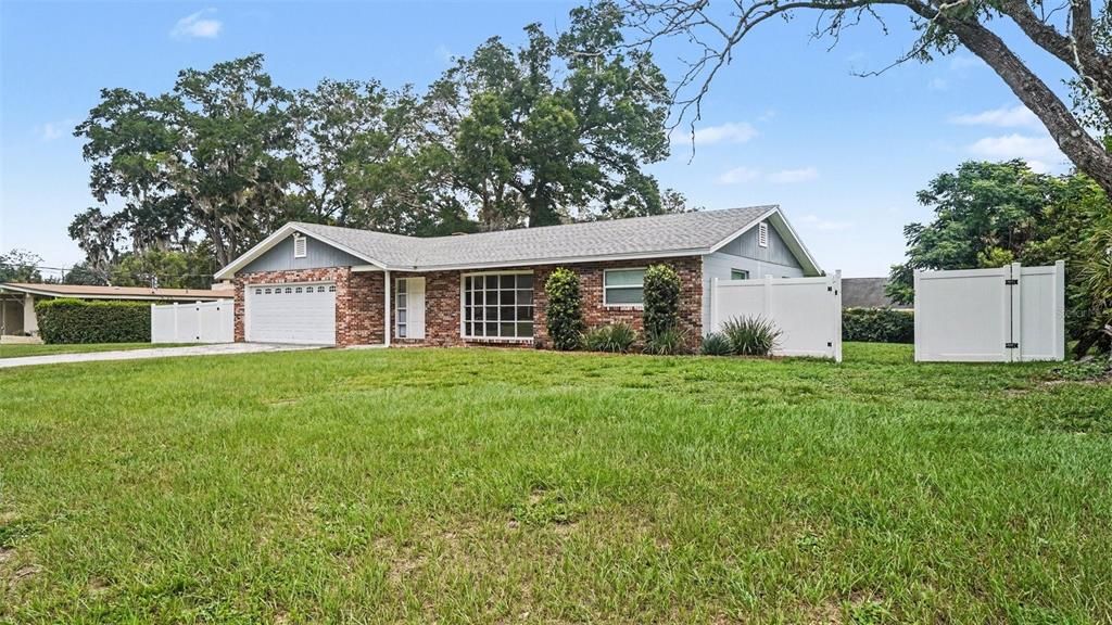 For Sale: $299,900 (4 beds, 2 baths, 1928 Square Feet)