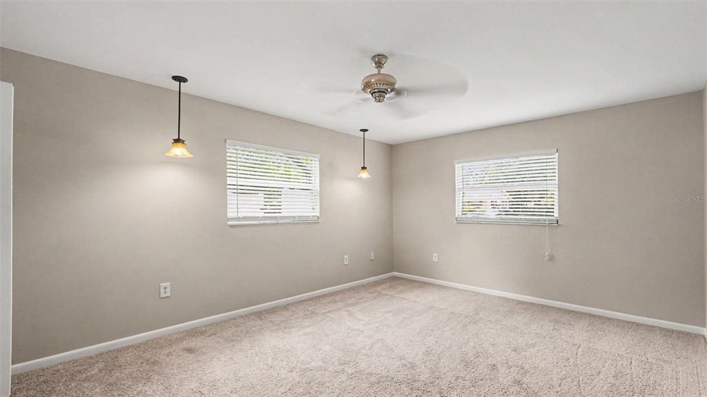 For Sale: $299,900 (4 beds, 2 baths, 1928 Square Feet)