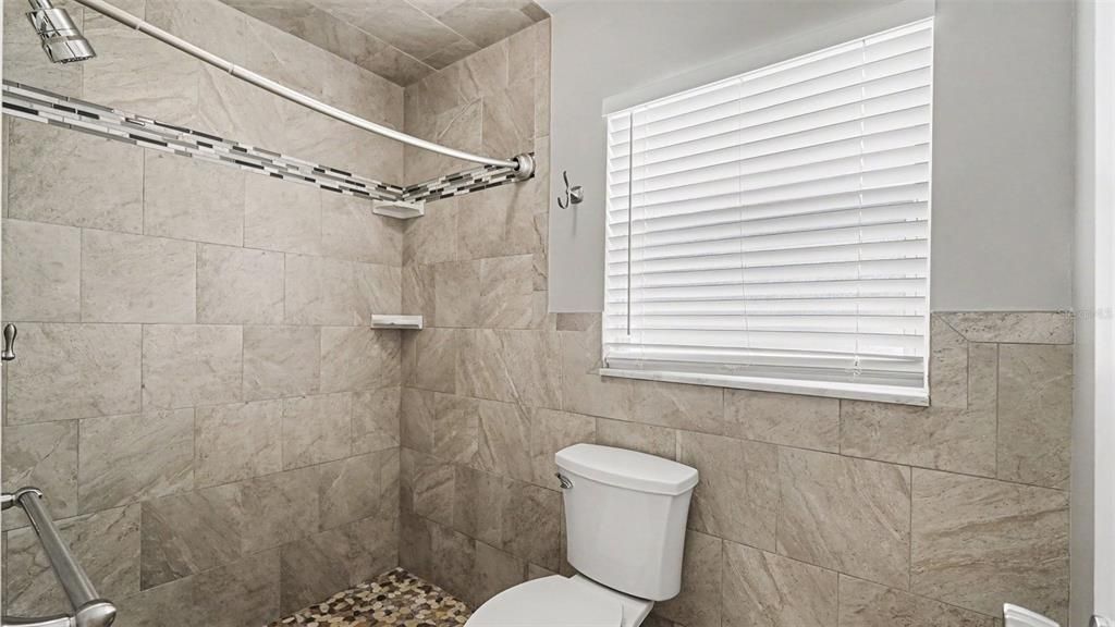 For Sale: $299,900 (4 beds, 2 baths, 1928 Square Feet)