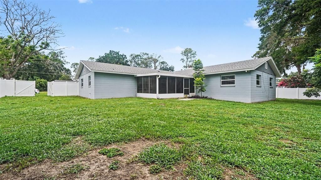 For Sale: $299,900 (4 beds, 2 baths, 1928 Square Feet)