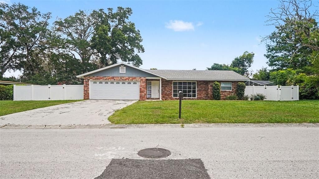 For Sale: $299,900 (4 beds, 2 baths, 1928 Square Feet)