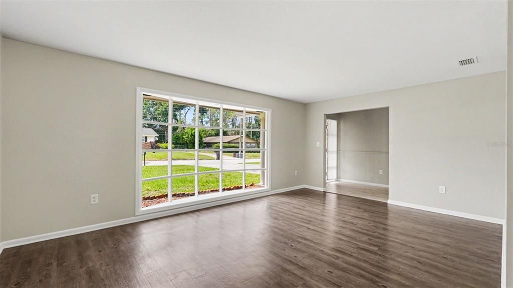 For Sale: $299,900 (4 beds, 2 baths, 1928 Square Feet)