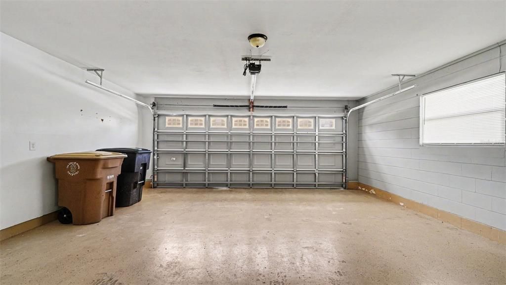 For Sale: $299,900 (4 beds, 2 baths, 1928 Square Feet)