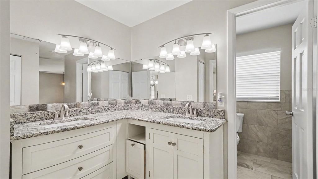 For Sale: $299,900 (4 beds, 2 baths, 1928 Square Feet)