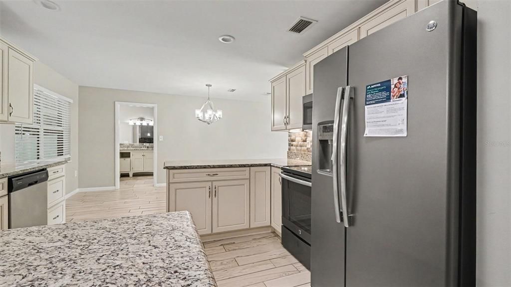 For Sale: $299,900 (4 beds, 2 baths, 1928 Square Feet)