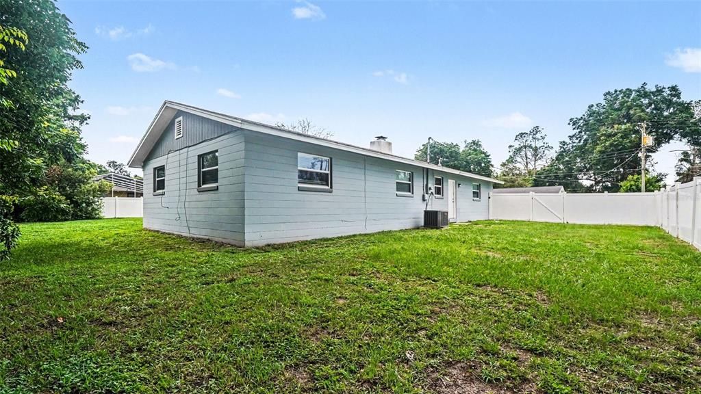 For Sale: $299,900 (4 beds, 2 baths, 1928 Square Feet)
