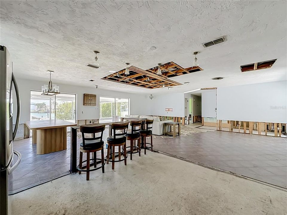 En Venta: $799,000 (4 camas, 3 baños, 1680 Pies cuadrados)