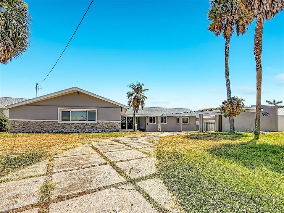 En Venta: $799,000 (4 camas, 3 baños, 1680 Pies cuadrados)