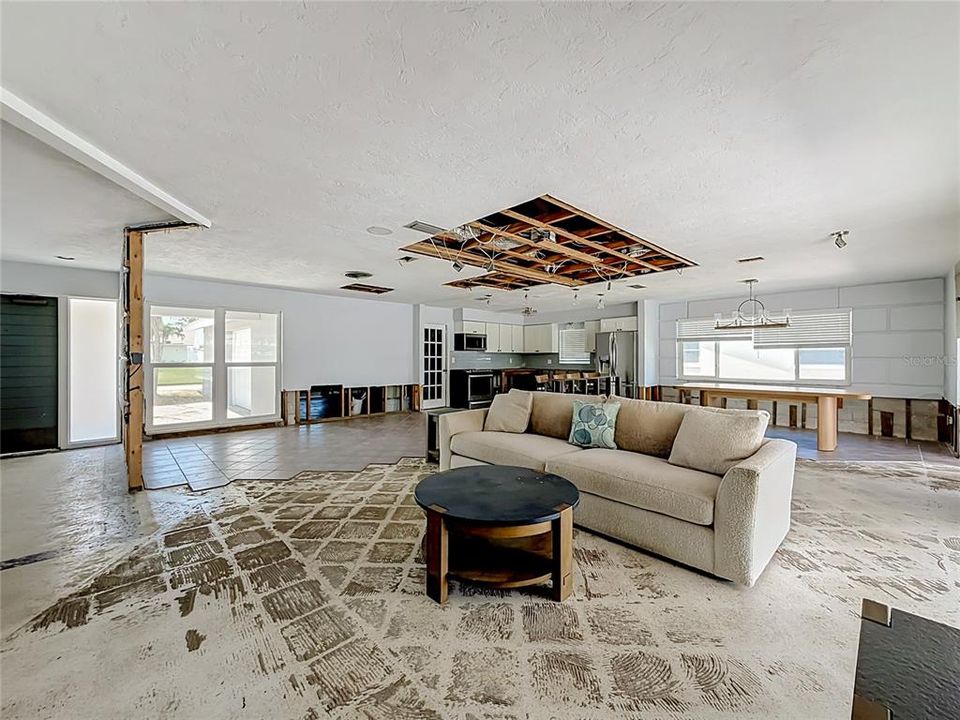 En Venta: $799,000 (4 camas, 3 baños, 1680 Pies cuadrados)