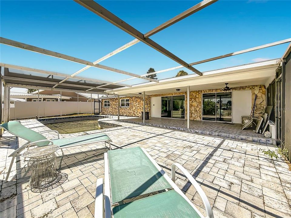 En Venta: $799,000 (4 camas, 3 baños, 1680 Pies cuadrados)