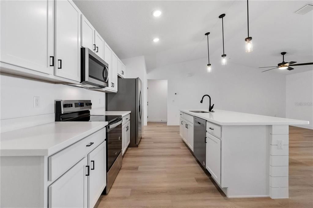 На продажу: $479,000 (4 спален, 2 ванн, 1809 Квадратных фут)