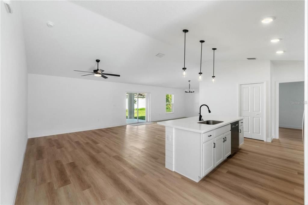 На продажу: $479,000 (4 спален, 2 ванн, 1809 Квадратных фут)