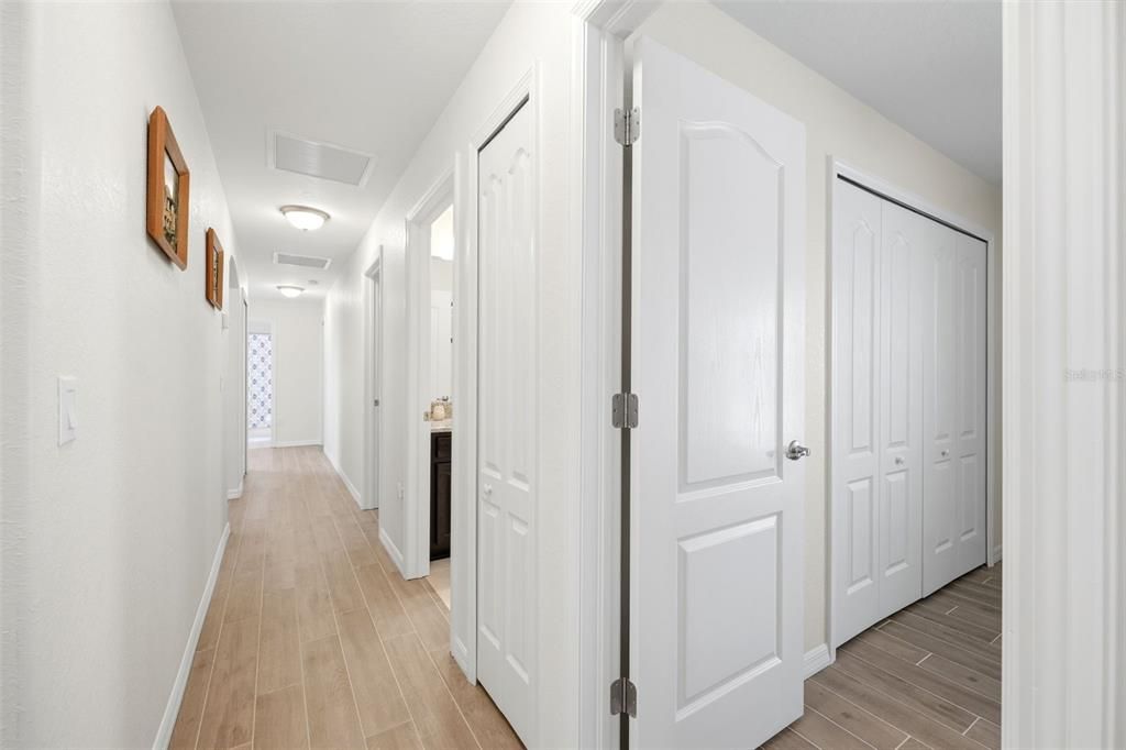 En Venta: $599,900 (4 camas, 3 baños, 2355 Pies cuadrados)