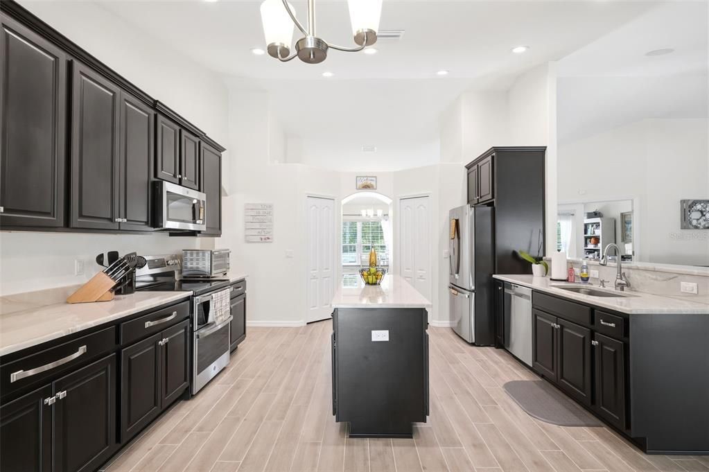 En Venta: $599,900 (4 camas, 3 baños, 2355 Pies cuadrados)