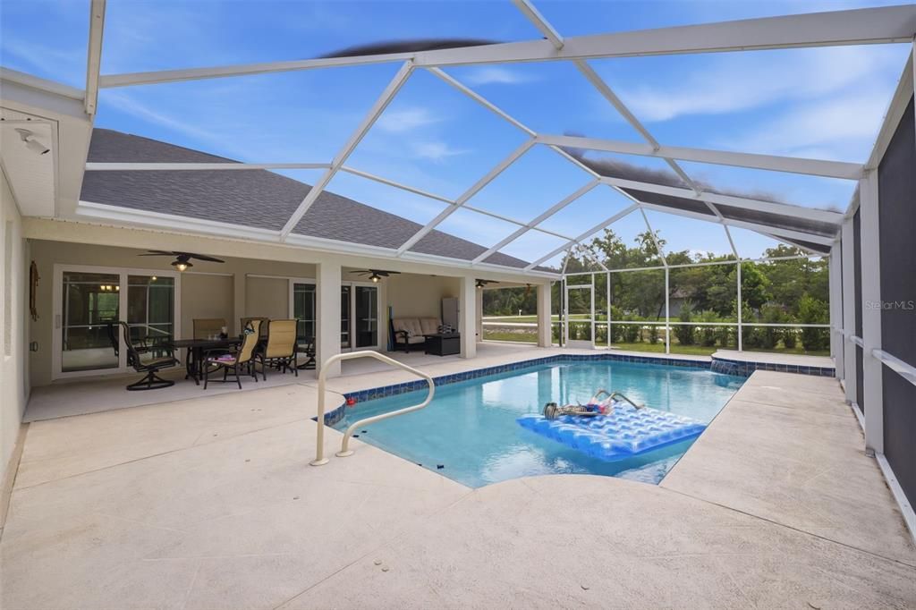 En Venta: $599,900 (4 camas, 3 baños, 2355 Pies cuadrados)