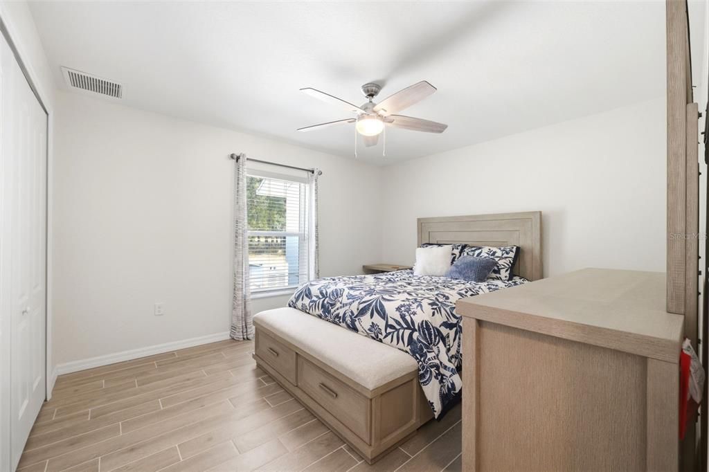 En Venta: $599,900 (4 camas, 3 baños, 2355 Pies cuadrados)
