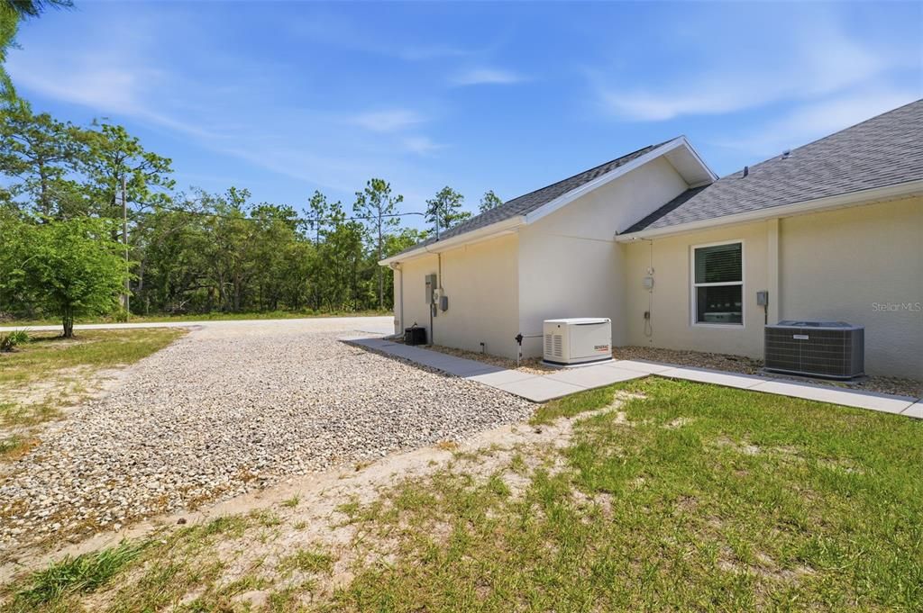En Venta: $599,900 (4 camas, 3 baños, 2355 Pies cuadrados)