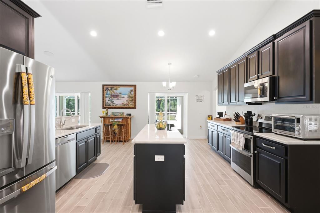 En Venta: $599,900 (4 camas, 3 baños, 2355 Pies cuadrados)
