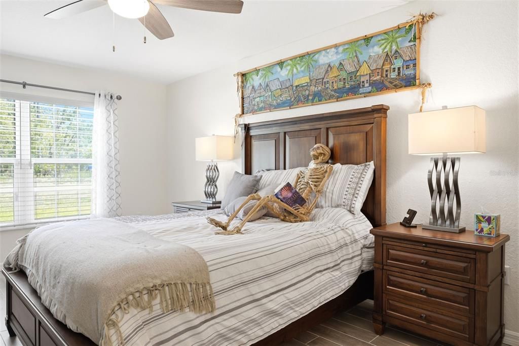En Venta: $599,900 (4 camas, 3 baños, 2355 Pies cuadrados)