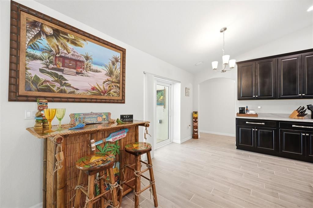 En Venta: $599,900 (4 camas, 3 baños, 2355 Pies cuadrados)