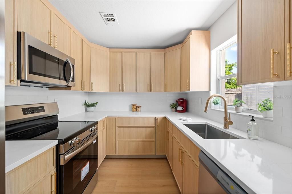 На продажу: $399,000 (3 спален, 2 ванн, 1150 Квадратных фут)
