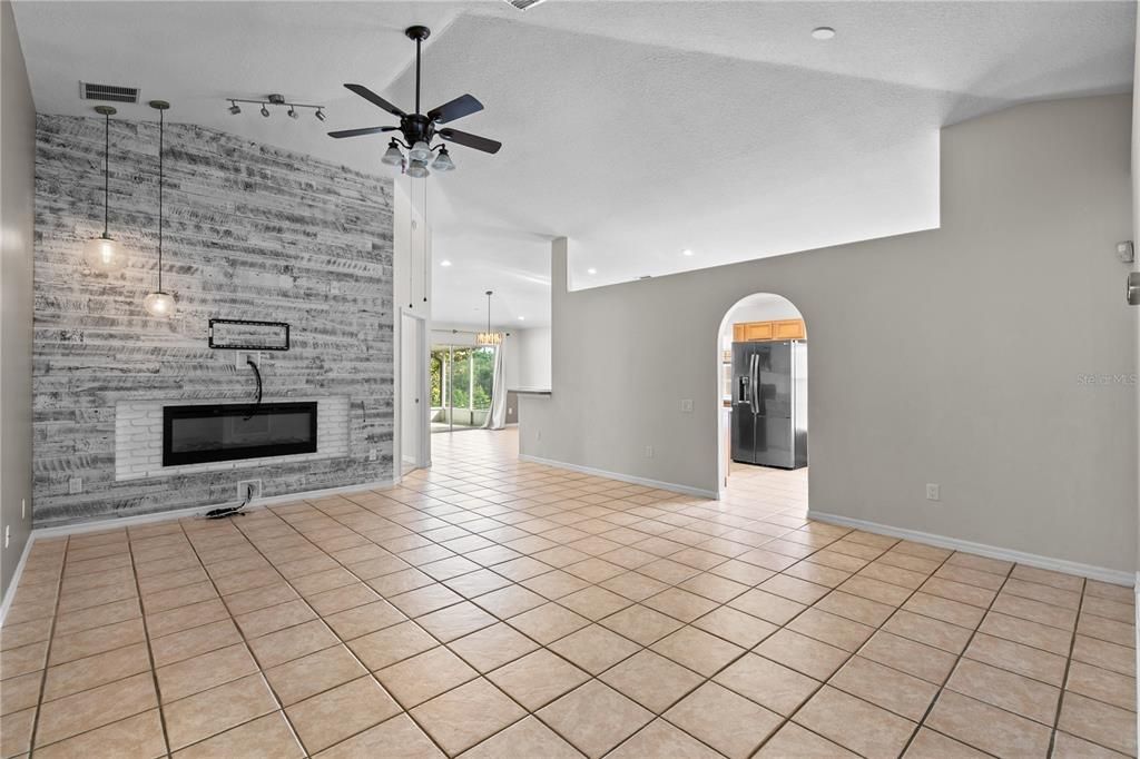 For Sale: $425,000 (3 beds, 2 baths, 1599 Square Feet)