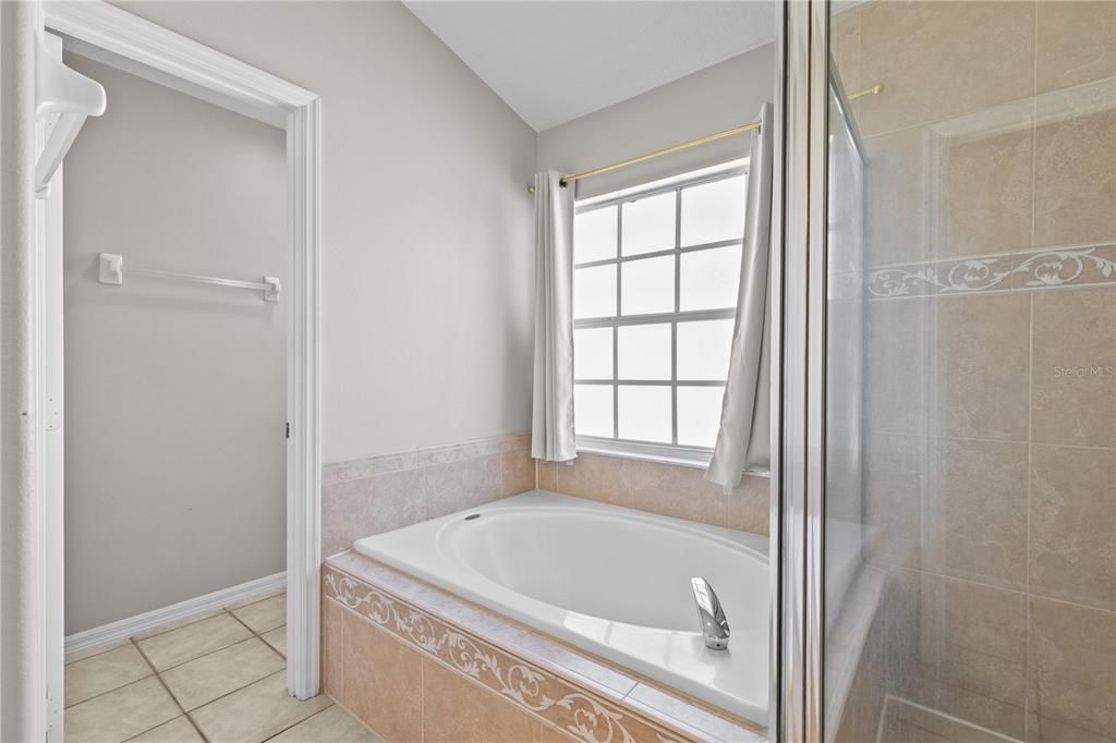 For Sale: $425,000 (3 beds, 2 baths, 1599 Square Feet)