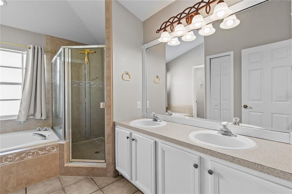 For Sale: $425,000 (3 beds, 2 baths, 1599 Square Feet)