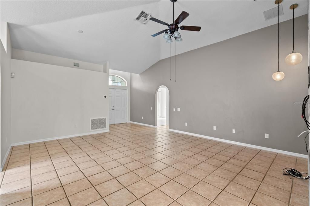 For Sale: $425,000 (3 beds, 2 baths, 1599 Square Feet)