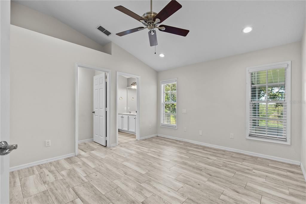 For Sale: $425,000 (3 beds, 2 baths, 1599 Square Feet)