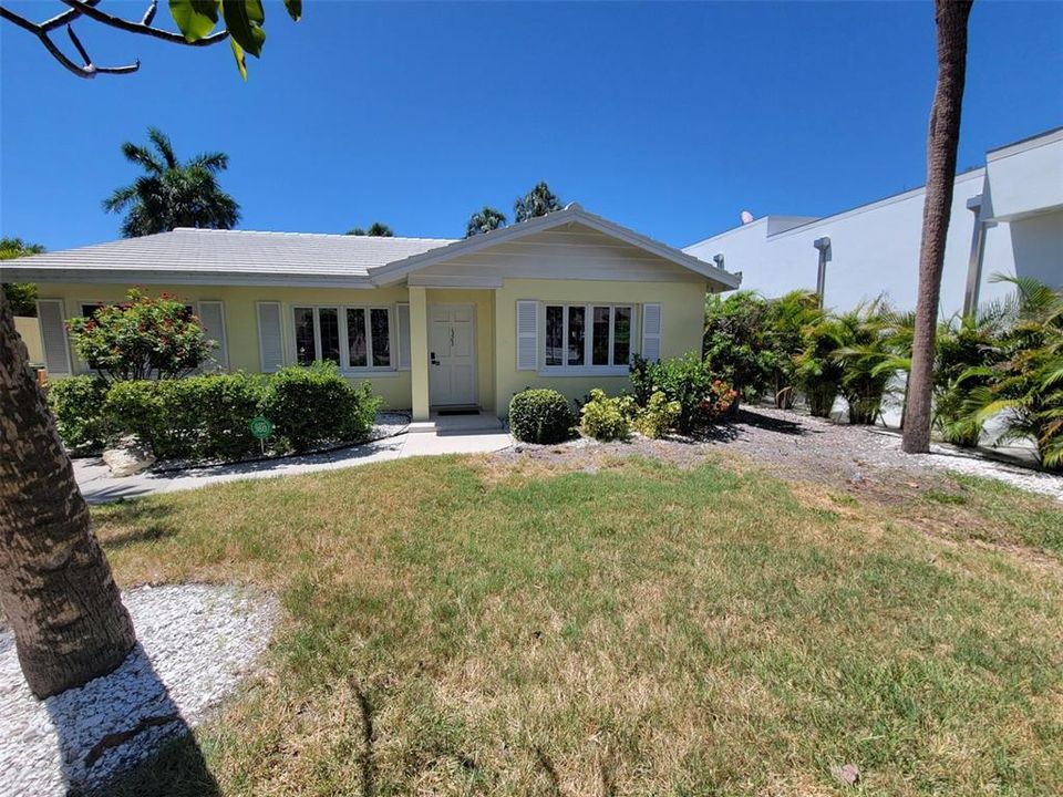 For Rent: $25,500 (3 beds, 2 baths, 1377 Square Feet)