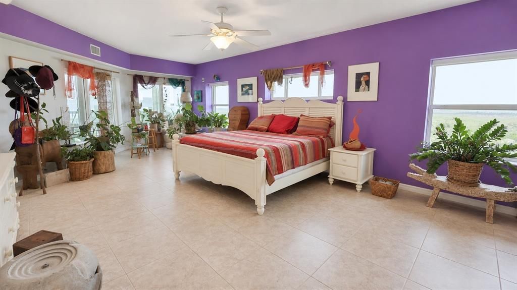 En Venta: $750,000 (3 camas, 3 baños, 2567 Pies cuadrados)