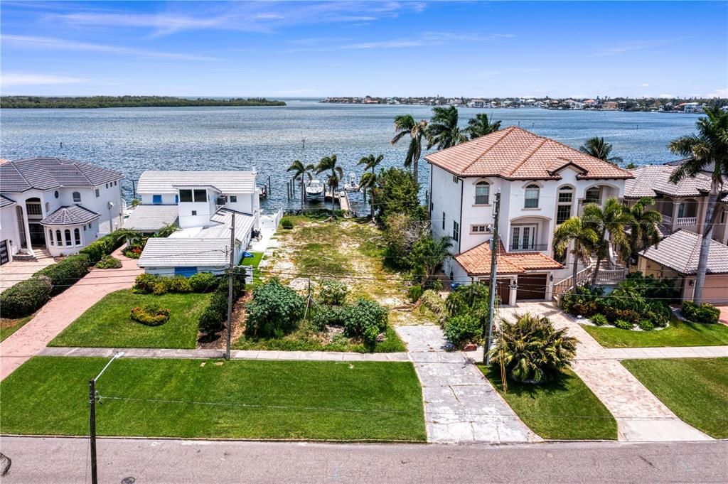For Sale: $1,399,000 (0.20 acres)