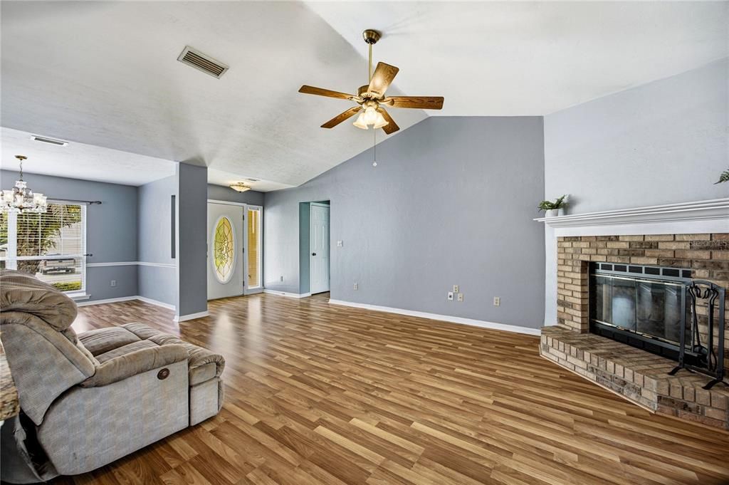 For Sale: $340,000 (3 beds, 2 baths, 1983 Square Feet)