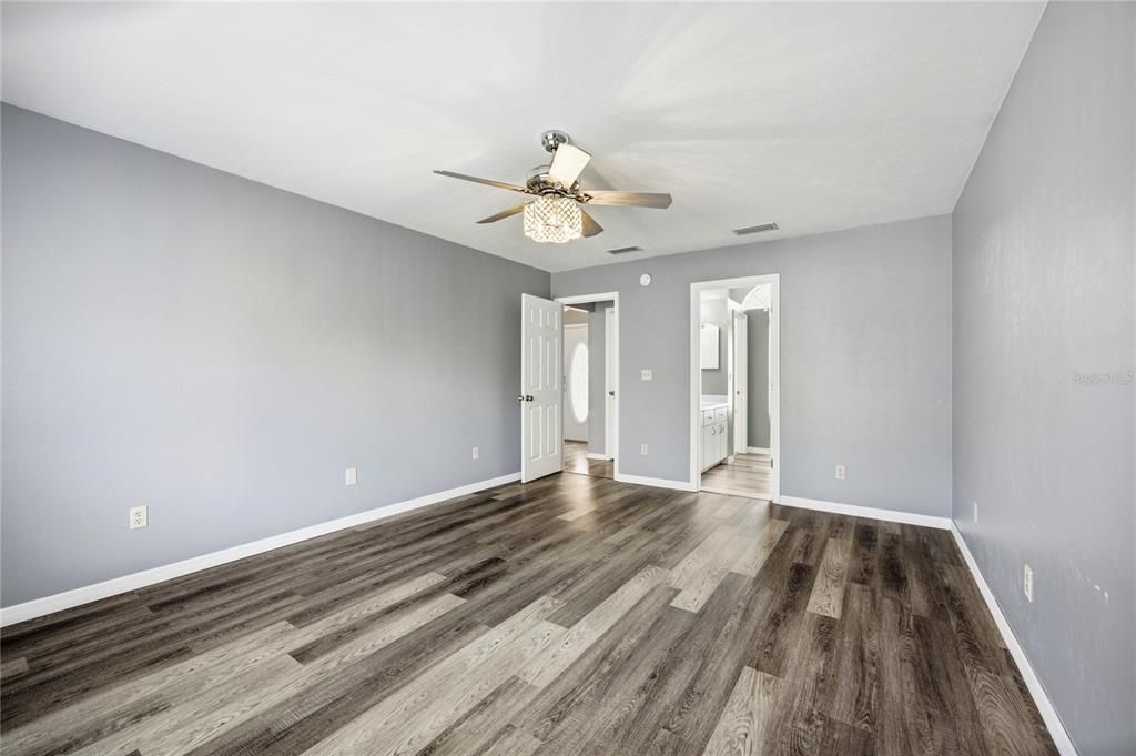 For Sale: $340,000 (3 beds, 2 baths, 1983 Square Feet)