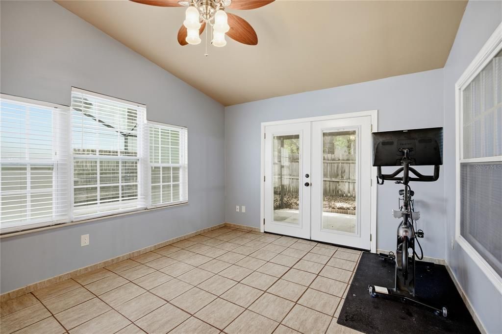 For Sale: $340,000 (3 beds, 2 baths, 1983 Square Feet)