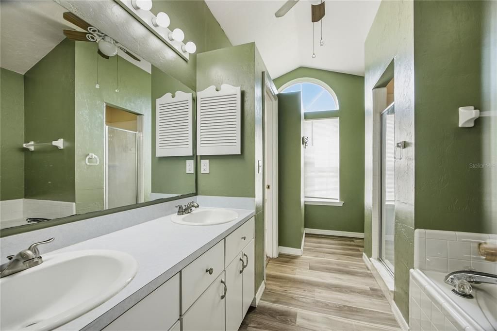For Sale: $340,000 (3 beds, 2 baths, 1983 Square Feet)